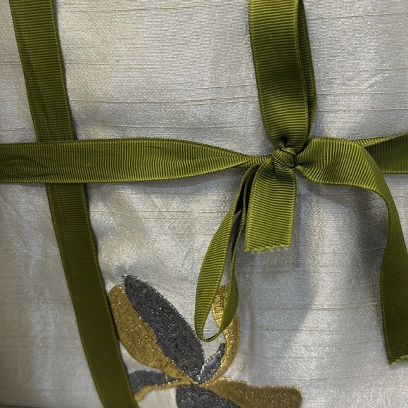 Michael Aram Iris Embroidered
Duvet Cover, full/Queen - Picture 6 of 6